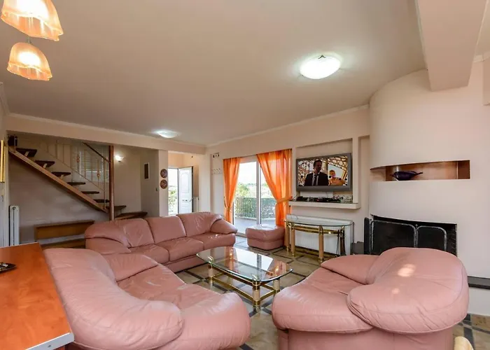 Nafplio Self Catering Holidays near Palamidi