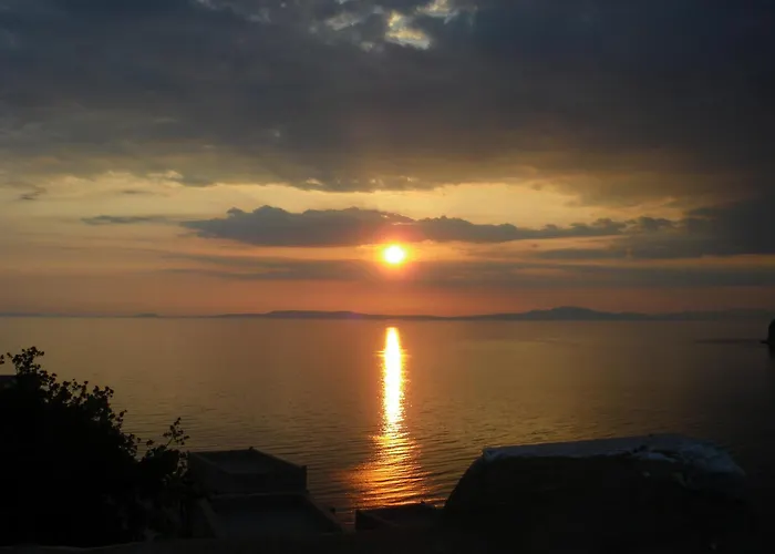 Limeni Hotels