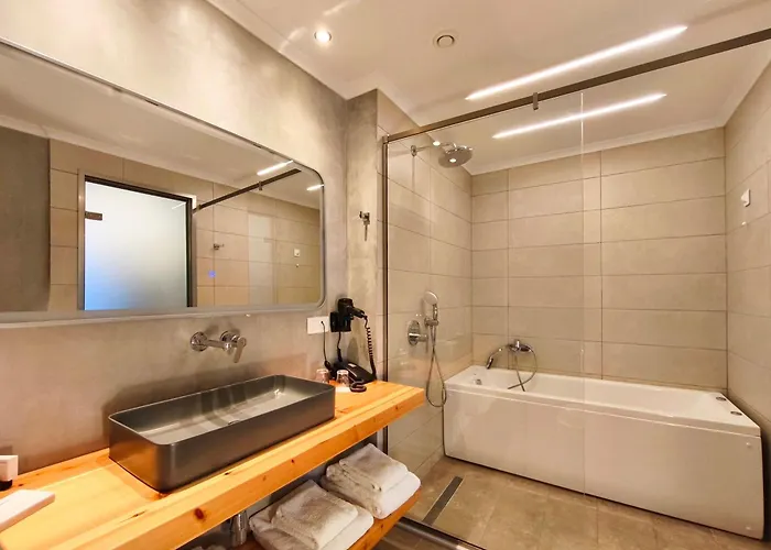 Voidokilia Hotels