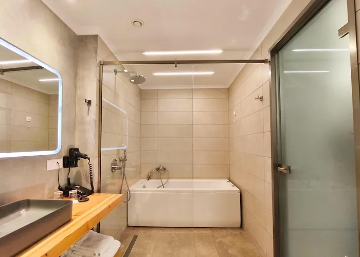 Kaiafas Hotels